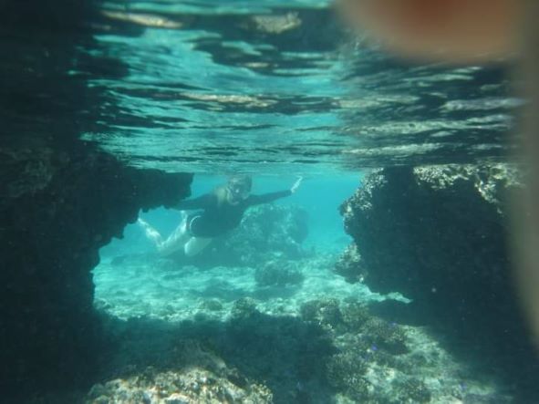 Kate snorkelling underwater at Cape Range National Park & Ningaloo Reef - The Best Advice Happy Irish Wanderers