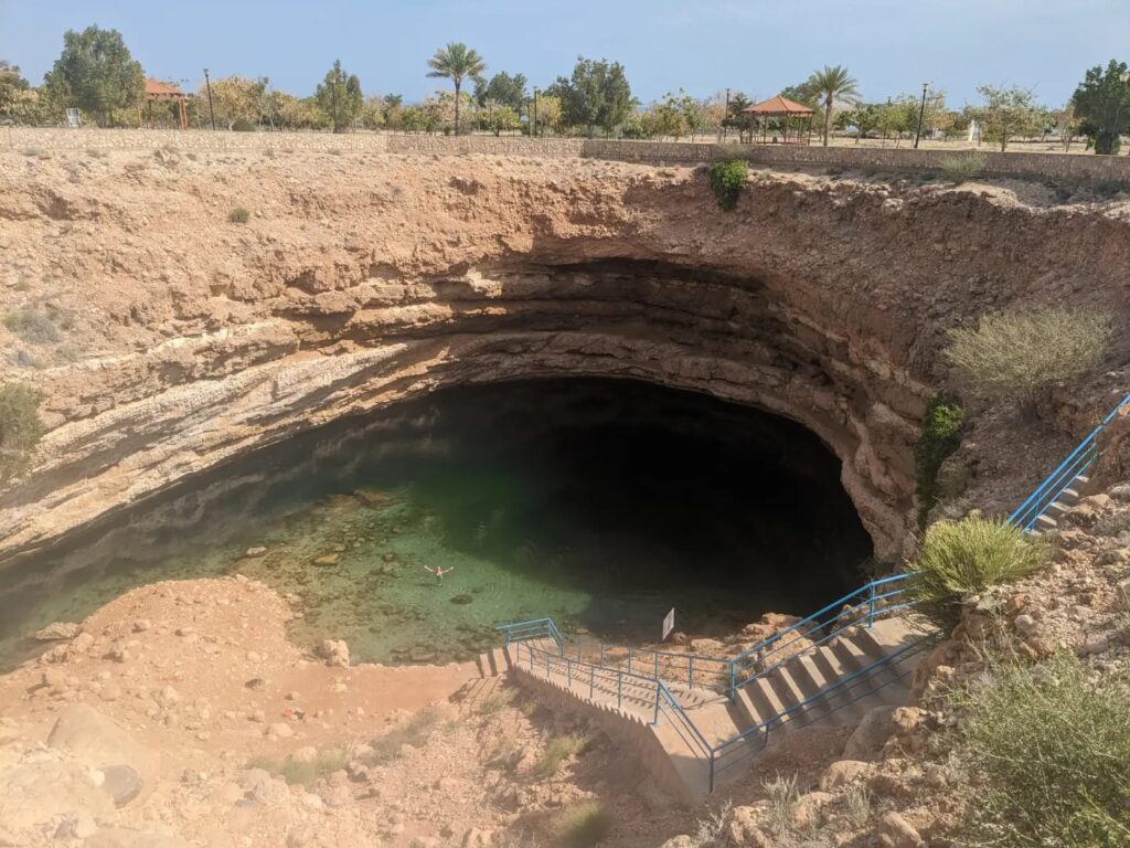 Bimmah Sinkhole Oman travel - 8 free things to do. Happy Irish Wanderers