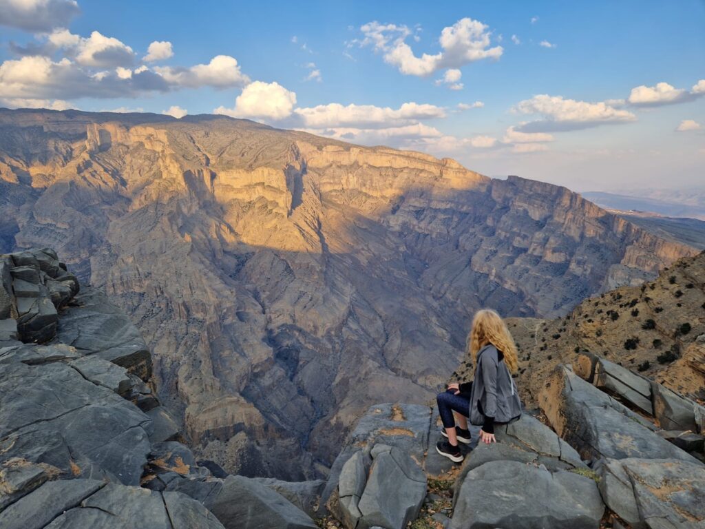 Oman travel - 8 free things to do. Happy Irish Wanderers Jabal Shams Oman The Balcony Walk