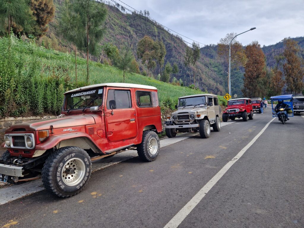 Tour jeeps along King Kong Hill - The Best Spot For Mount Bromo Sunrise - Happy Irish Wanderers