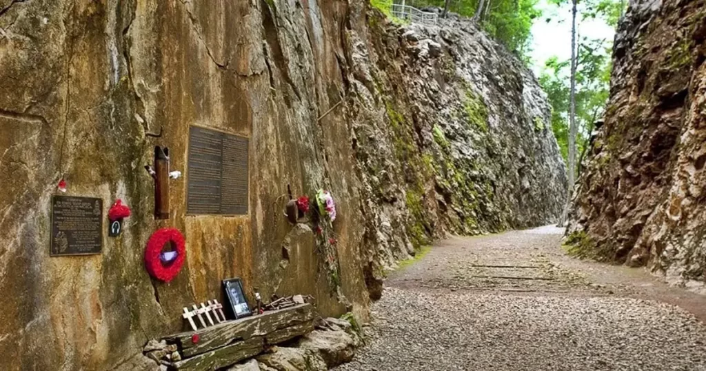 Hellfire Pass - Konyu Cutting