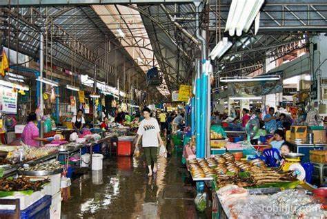 stalls at Maeklong Market