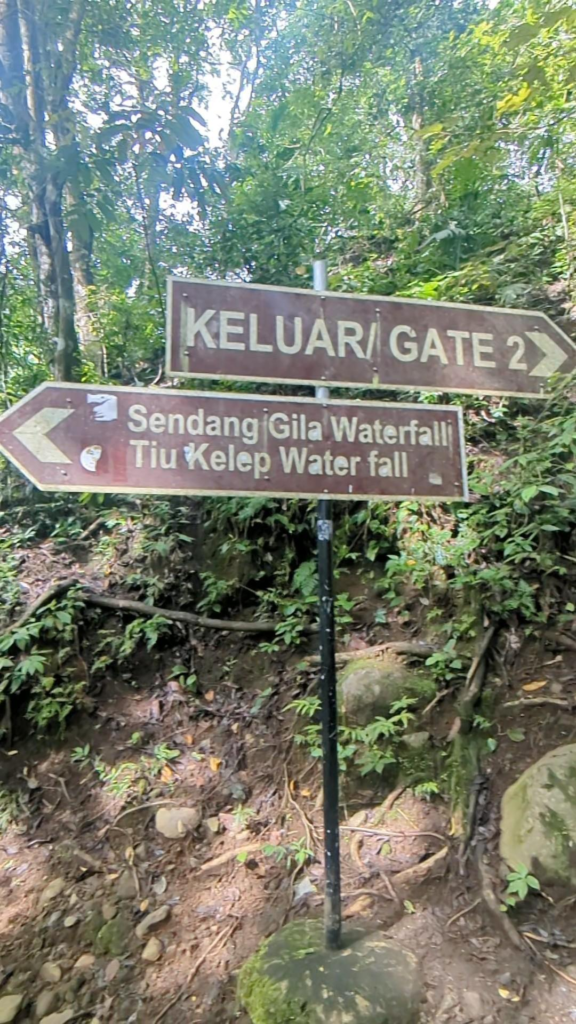 Sign posts to Tiu Kelep & Sedang Gile waterfalls - The Best Waterfalls In Lombok Happy Irish Wanderers