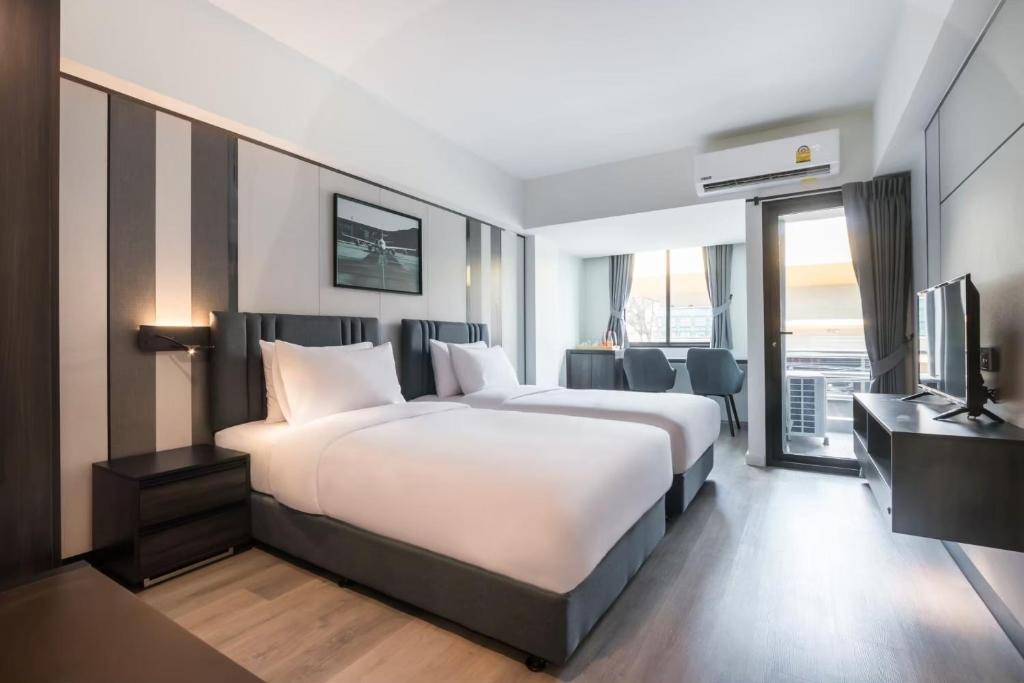 12 The residence Hotel and Apartment Bangkok airport hotels 