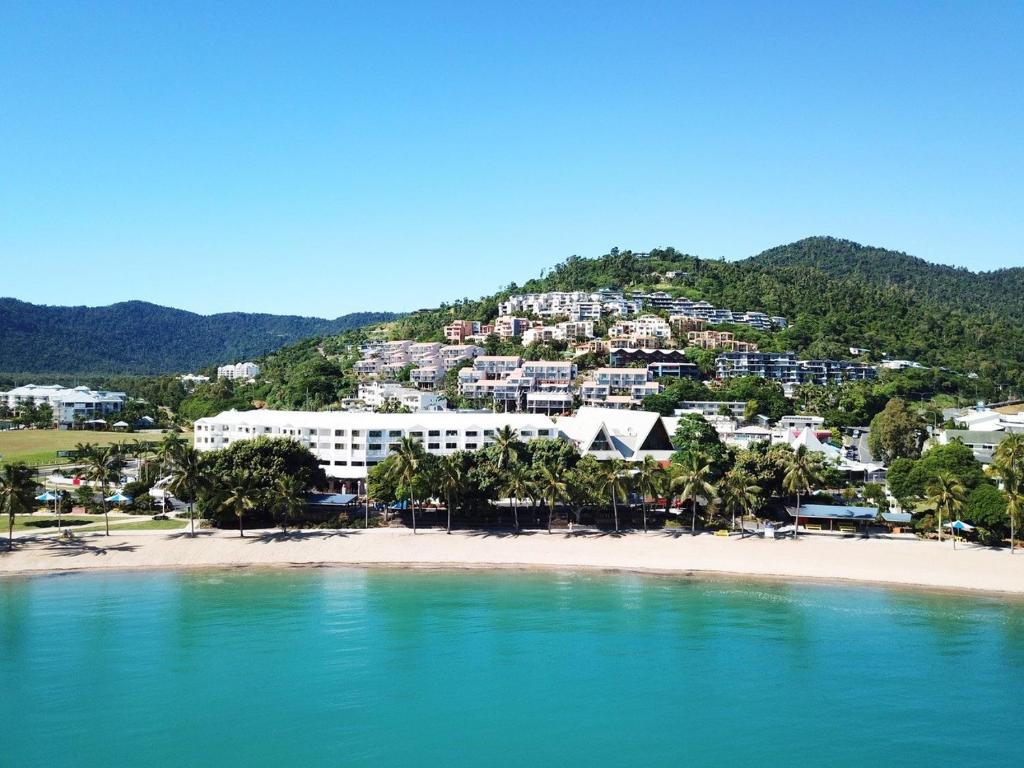 Airlie beach hotel 