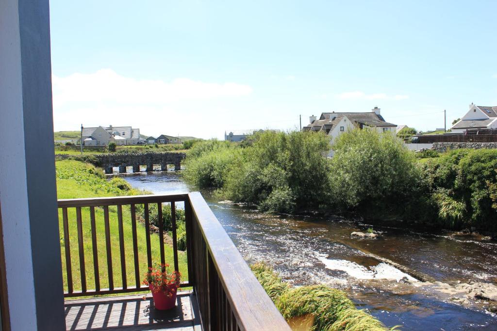 Riverbank rooms Doolin Ireland - Your Perfect Gateway to the Wild Atlantic Way Happy Irish Wanderers