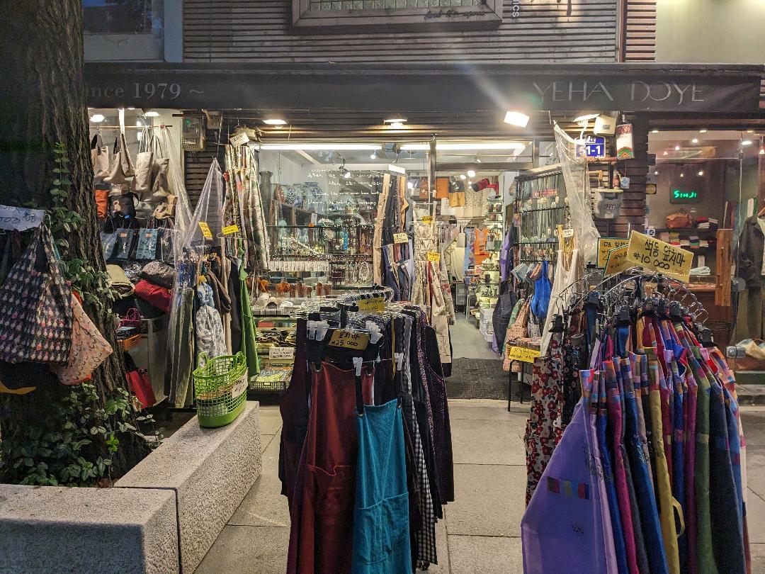 Insadong Street shopping greatest attractions in Seoul South Korea Happy Irish Wanderers