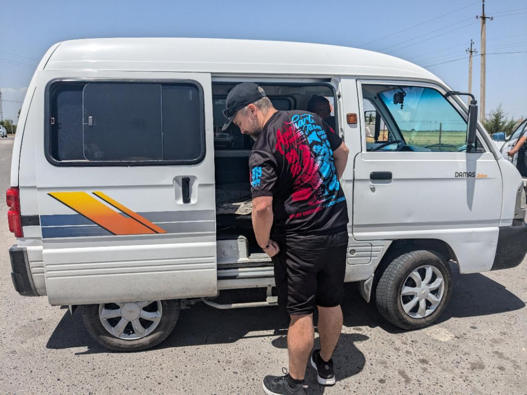 Samarkand to Panjakent Border Crossing: Marshrutka Happy Irish Wanderers