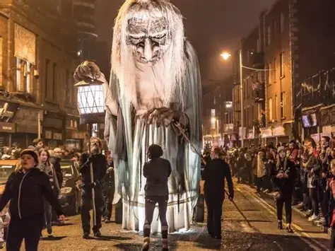 Giant puppets halloween in Ireland 
