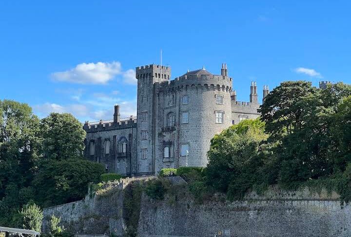 Is Kilkenny Castle worth visiting? Exterior view of Kilkenny Castle in Ireland